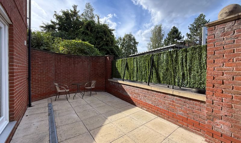 Leret Way, Royal Swan Quarter Leret Way, KT22