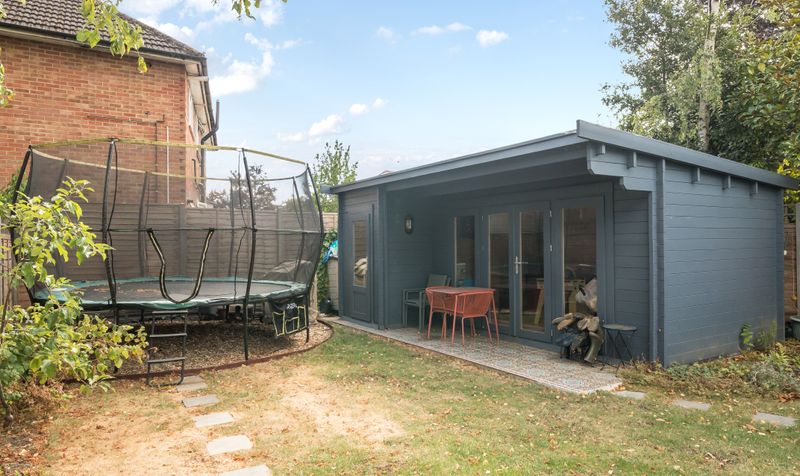 Chaffers Mead, Ashtead, KT21