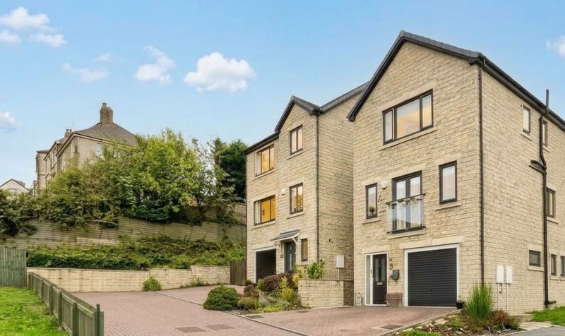 Rosemeade Court, Huddersfield, HD5