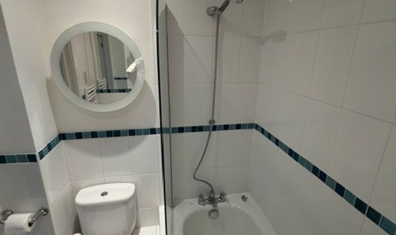 Leret Way, Royal Swan Quarter Leret Way, KT22