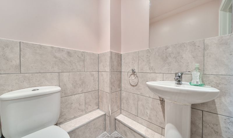 Leret Way, Royal Swan Quarter Leret Way, KT22