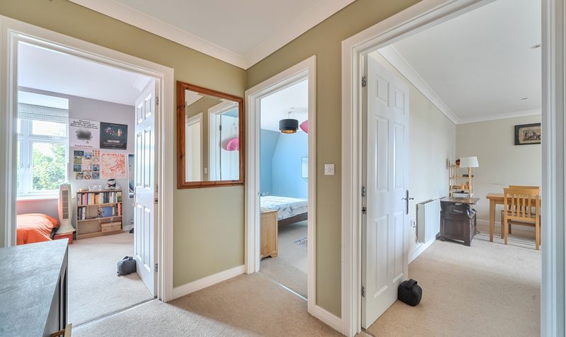 Leret Way, Royal Swan Quarter Leret Way, KT22
