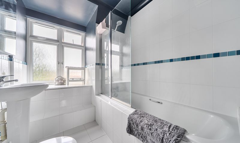 Leret Way, Royal Swan Quarter Leret Way, KT22