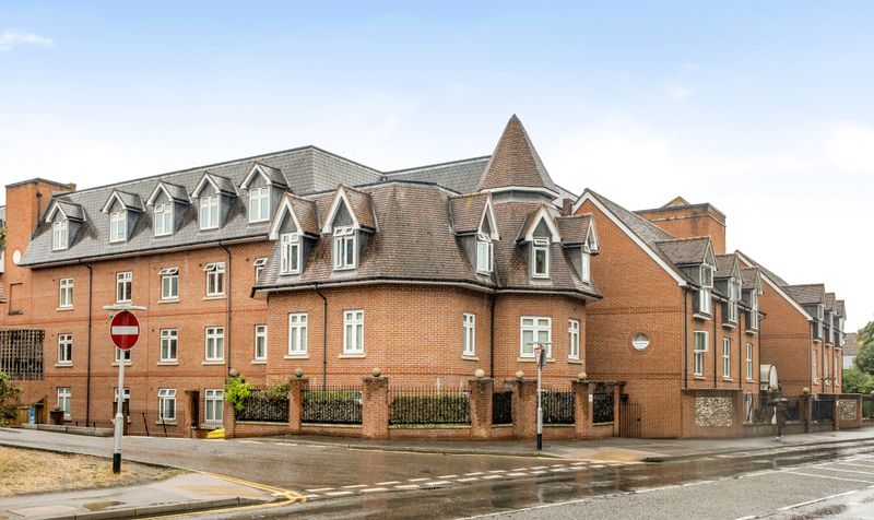 Leret Way, Royal Swan Quarter Leret Way, KT22