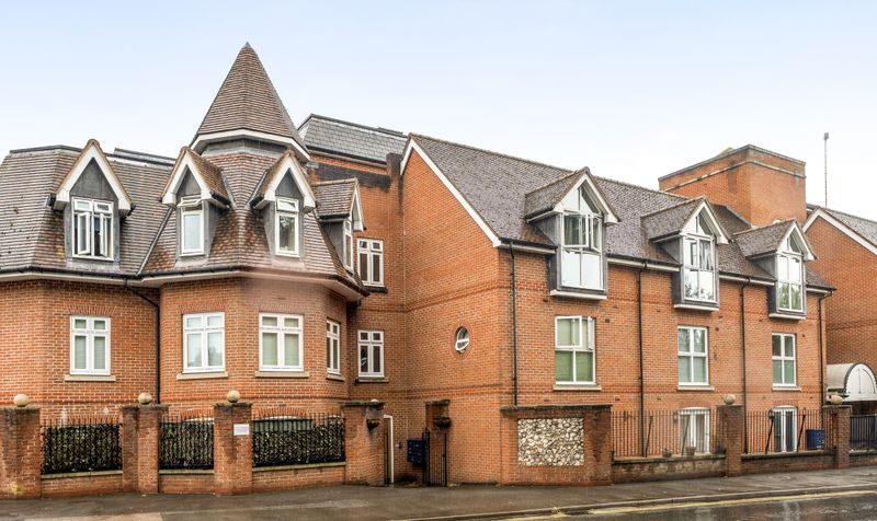 Leret Way, Royal Swan Quarter Leret Way, KT22