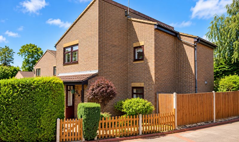 Allum Grove, Tadworth, KT20