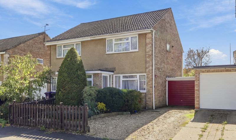 2 Bedroom House For Sale &ndash; Keats Way, Hitchin, SG4
