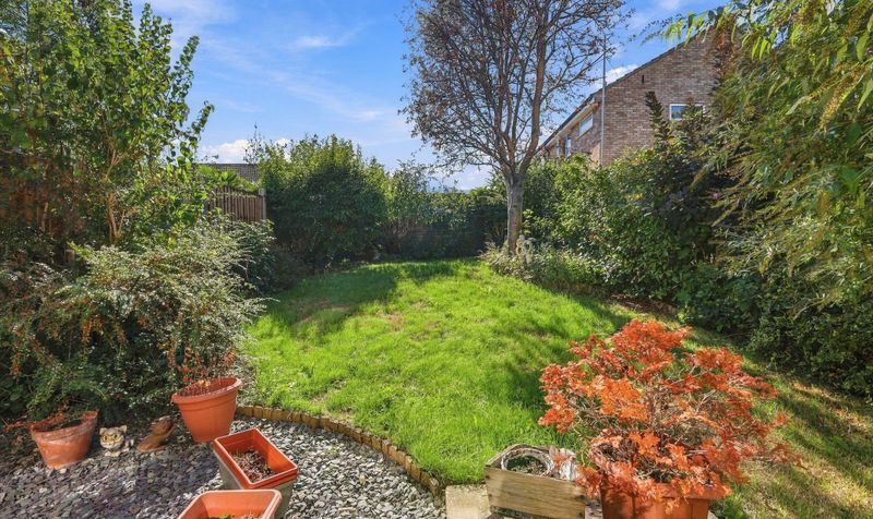 2 Bedroom House For Sale &ndash; Keats Way, Hitchin, SG4 2