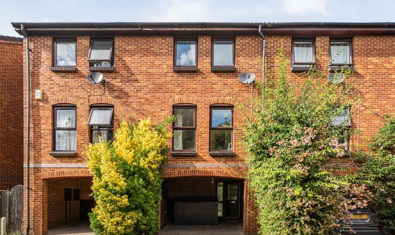 Farriers Road, Epsom, KT17