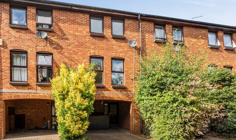 Farriers Road, Epsom, KT17