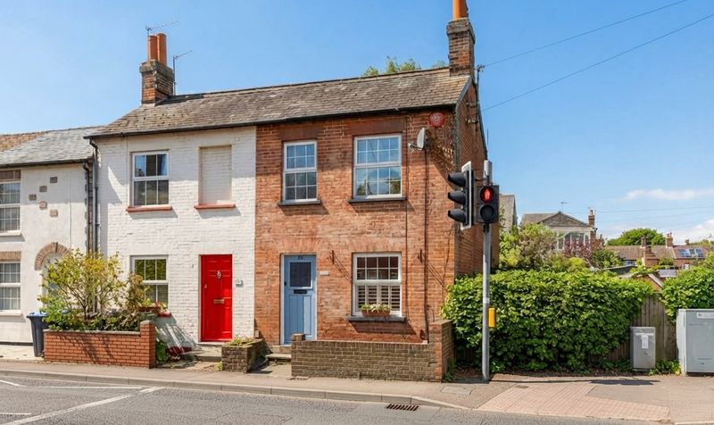 2 Bedroom House For Sale &ndash; Old Park Road, Hitchin, SG5