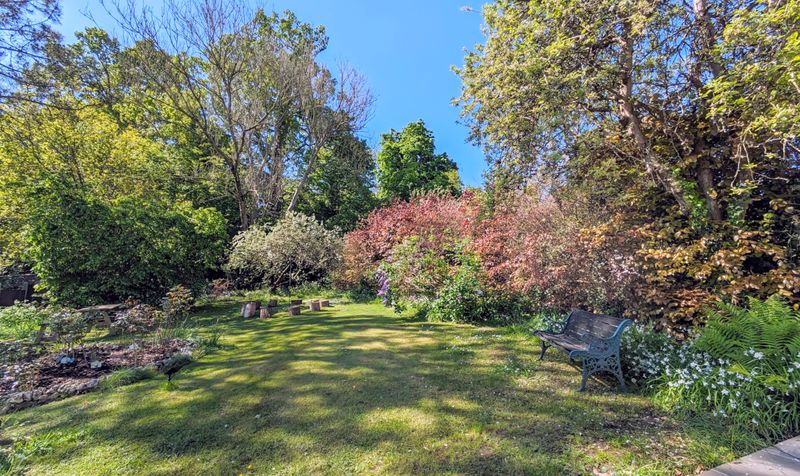 Barons Hurst, Epsom, KT18