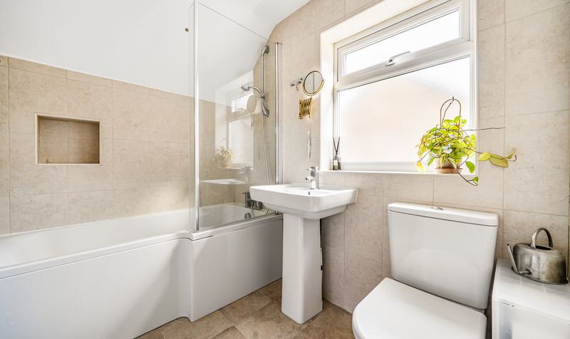 Middle Road, Leatherhead, KT22