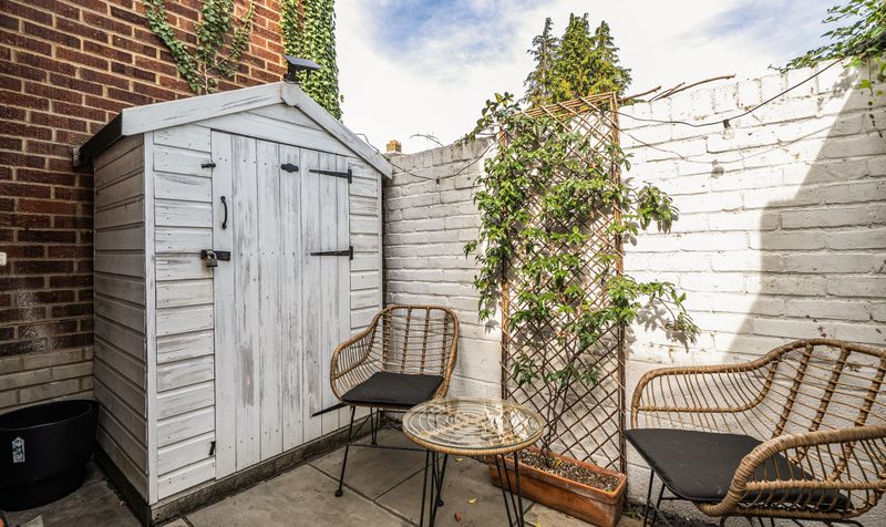 Middle Road, Leatherhead, KT22