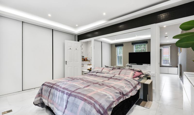 Queen Alexandras Way, Chichester House Queen Alexandras Way, KT19
