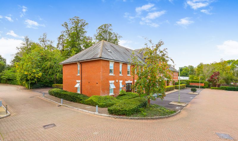Queen Alexandras Way, Chichester House Queen Alexandras Way, KT19