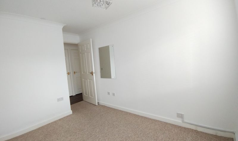 Oakmead Green, Epsom, KT18