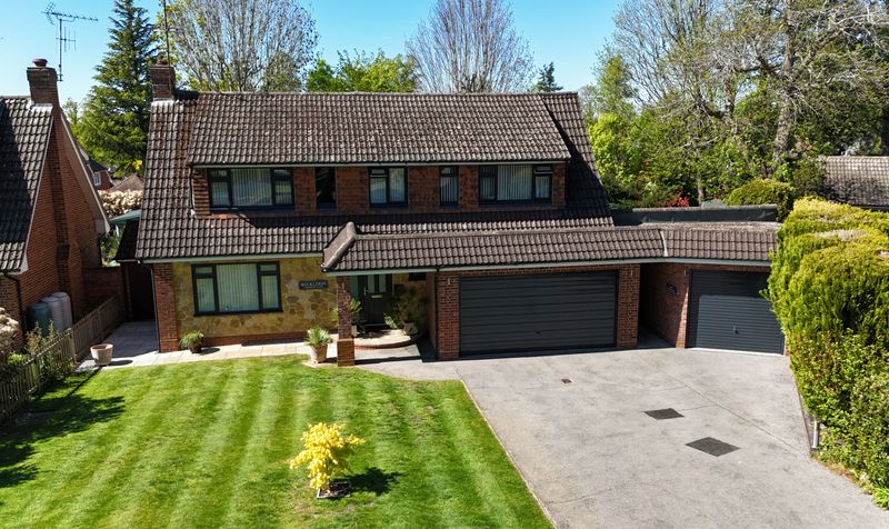 Roebuck Close, Ashtead, KT21