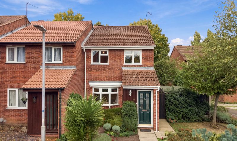 3 Bedroom House For Sale &ndash; Millstream Close, Hitchin, SG4