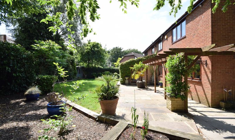 Aston Close, Ashtead, KT21
