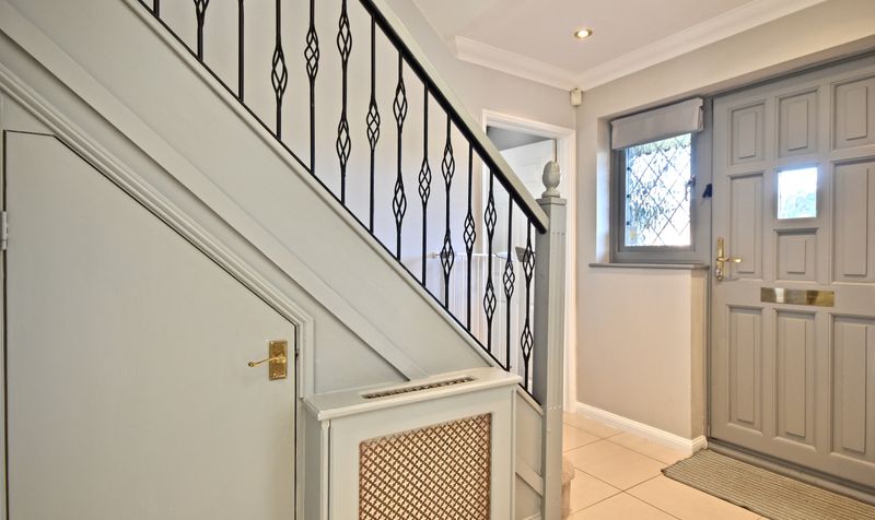 Aston Close, Ashtead, KT21
