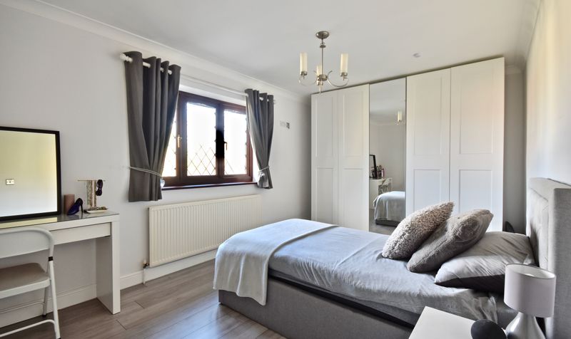 Aston Close, Ashtead, KT21