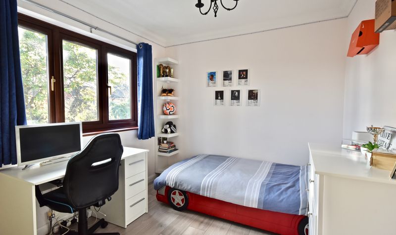 Aston Close, Ashtead, KT21