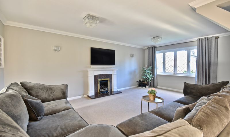 Aston Close, Ashtead, KT21