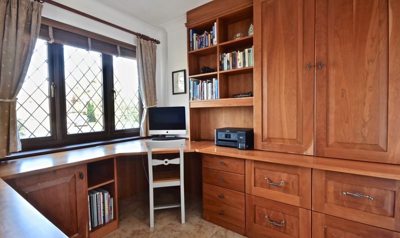 Aston Close, Ashtead, KT21