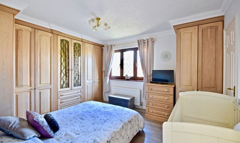 Aston Close, Ashtead, KT21