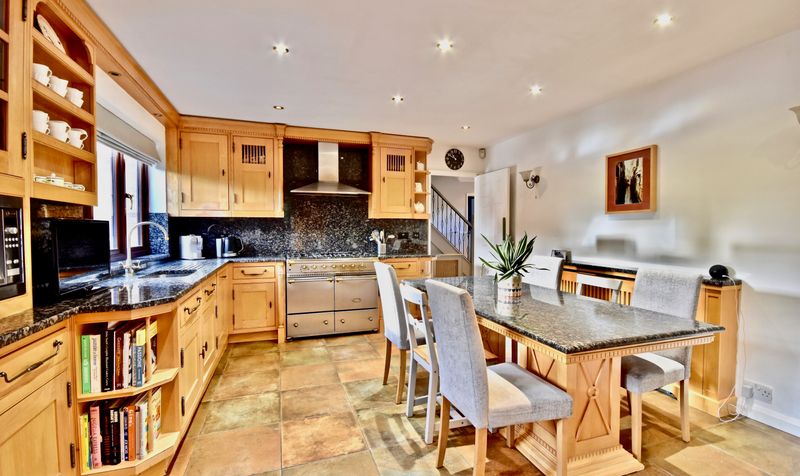 Aston Close, Ashtead, KT21