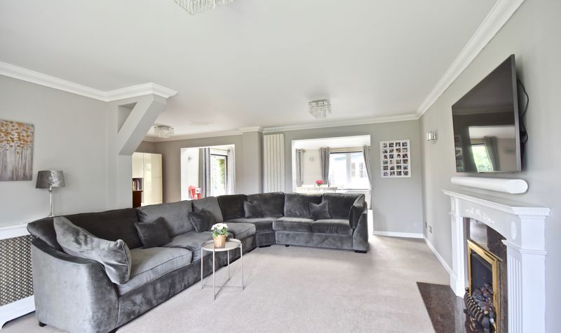 Aston Close, Ashtead, KT21