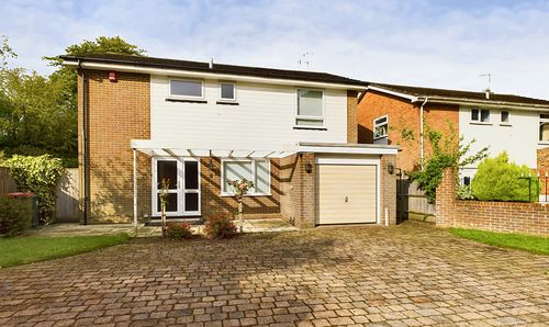 Rowan Close, Crawley, RH10