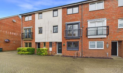 Delrogue Road, Crawley, RH11