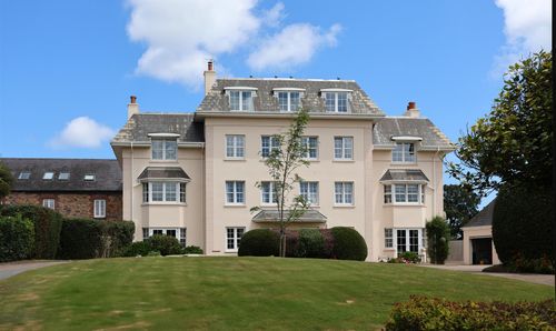 7 Les Carrieres Apts La Grande Route De St. Martin, St. Martin, Jersey