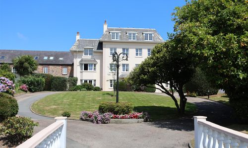 7 Les Carrieres Apts La Grande Route De St. Martin, St. Martin, Jersey