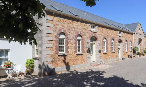Le Mistral, The Oaks, La Route De Beaumont, St Brelande