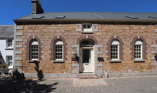 Le Mistral, The Oaks, La Route De Beaumont, St Brelande