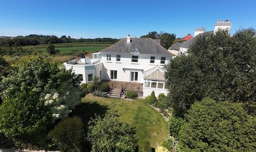 Les Champs Au Pretre La Route Du Petit Clos, St. Helier