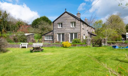 Holdstrong Farmhouse