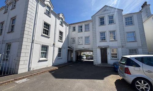 2 Victoria House Bagatelle Road, St. Saviour