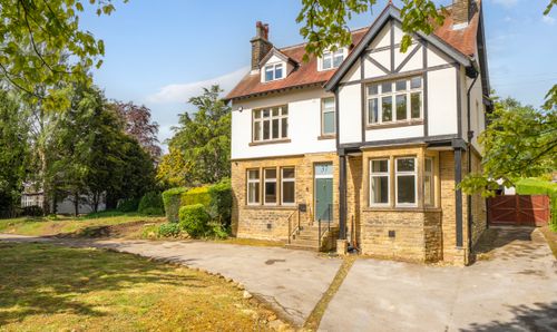 Image of Park Lane, Roundhay, LS8