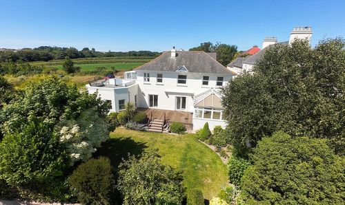 Les Champs Au Pretre La Route Du Petit Clos, St. Helier