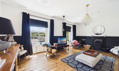 Living Room / Bedroom One