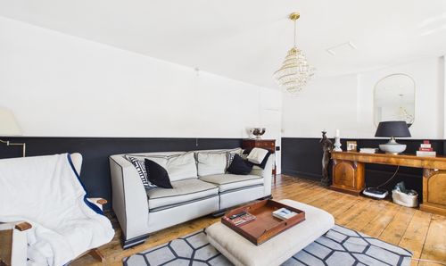 Living Room / Bedroom One