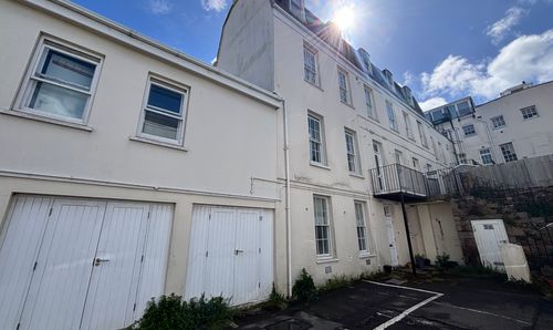 Flat 1, Avon Court, 18 La Chasse