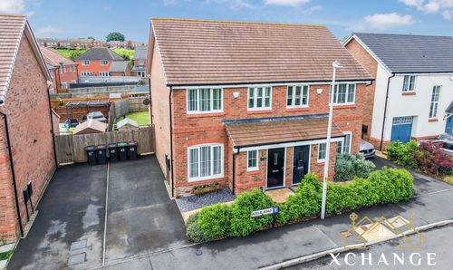 49 Adelie Road, Nuneaton, CV10 9GZ