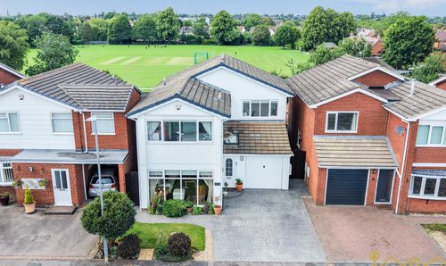 14 Grove Park, Burbage, LE10 2BJ