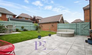 Passchendaele Drive, Burbage, LE10 photo