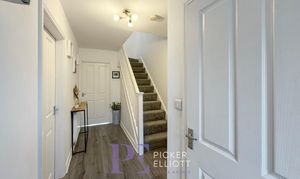 Kinross Way, Hinckley, LE10 thumbnail photo